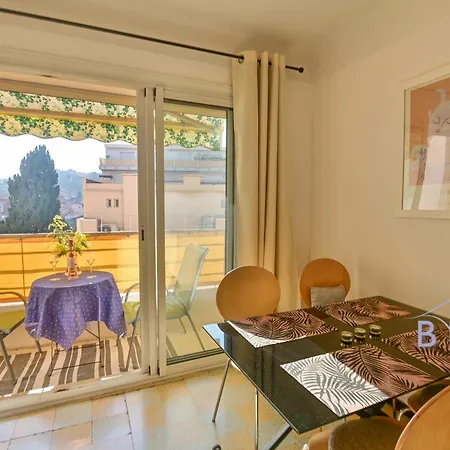 Walking Distance From The Old Town And The Sea